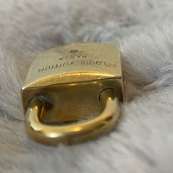 Louis Vuitton Vintage Lock and Key #204 - Picture 4 of 4